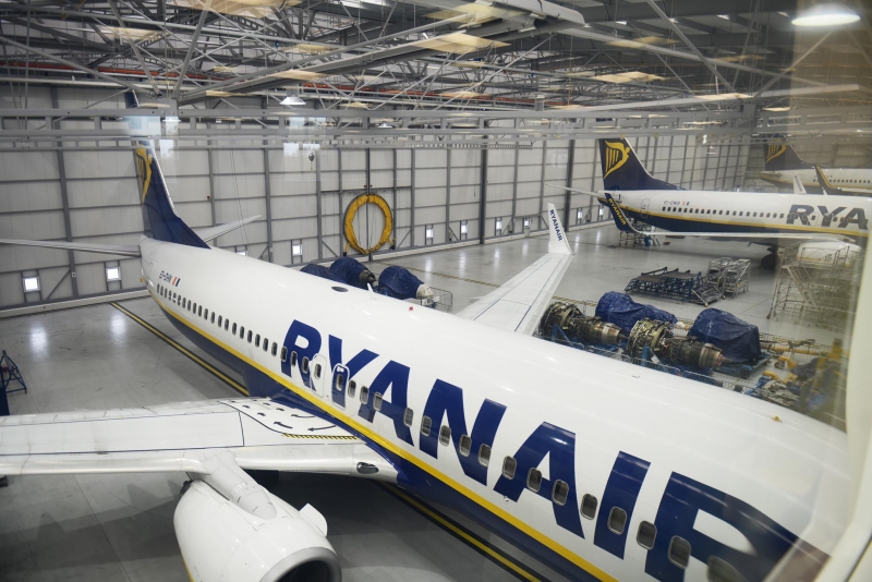Ryanair hangar_01