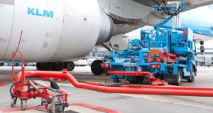 KLM-fly tankes i Schiphol-lufthavnen. (Foto: KLM | PR)