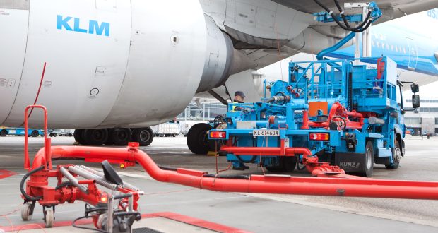 KLM-fly tankes i Schiphol-lufthavnen. (Foto: KLM | PR)